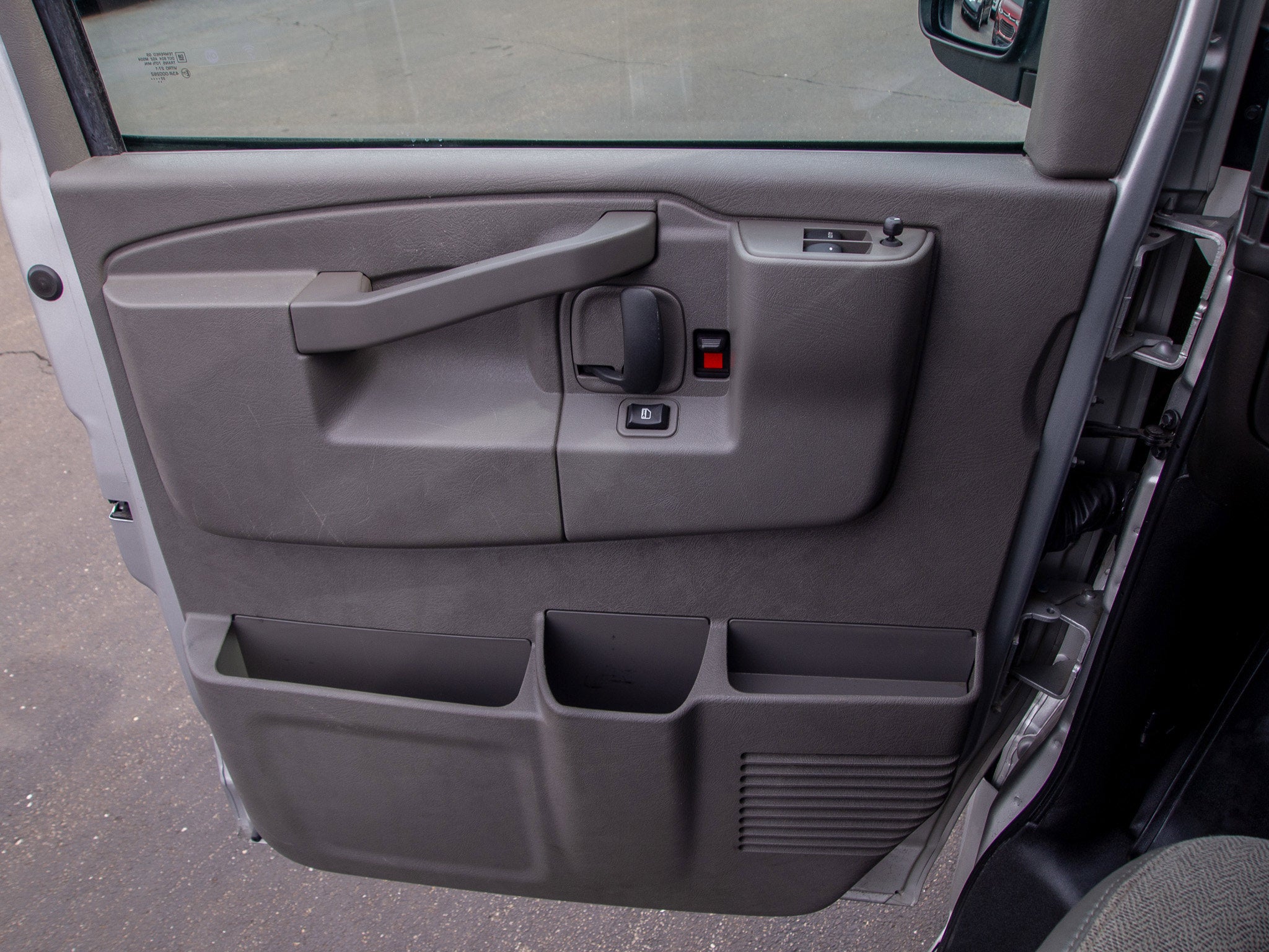 2023 Chevrolet Express Passenger 2500 1LS