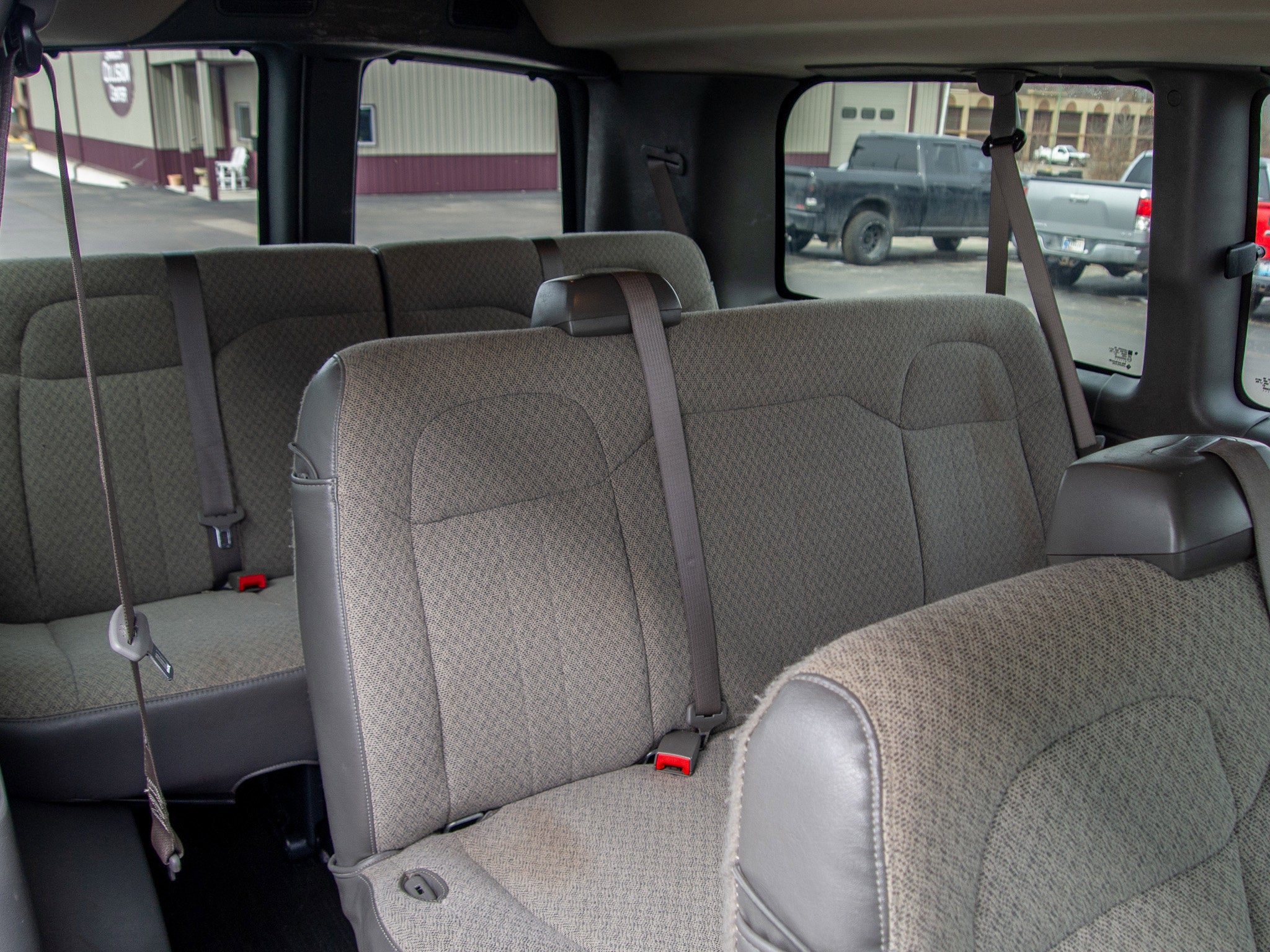 2023 Chevrolet Express Passenger 2500 1LS