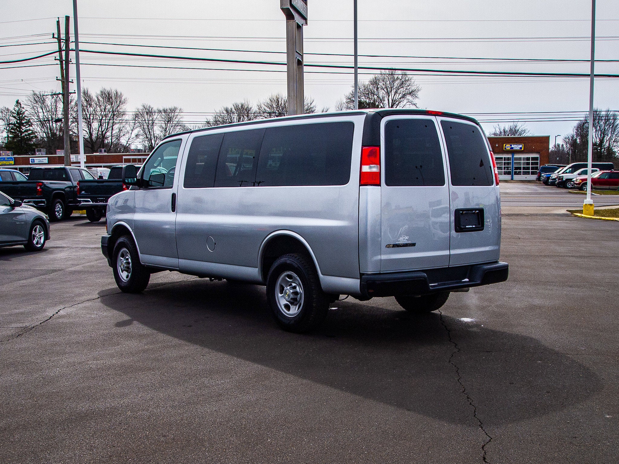 2023 Chevrolet Express Passenger 2500 1LS