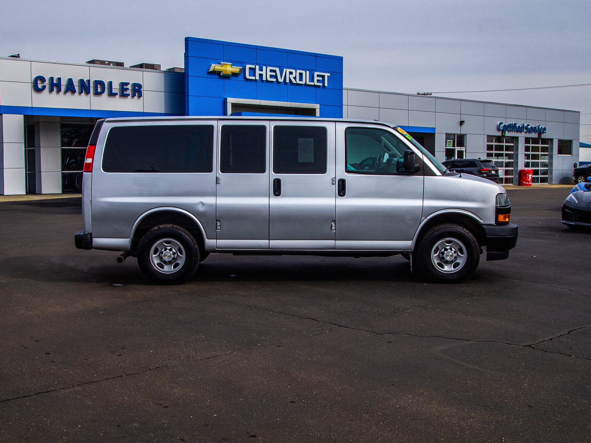 2023 Chevrolet Express Passenger 2500 1LS
