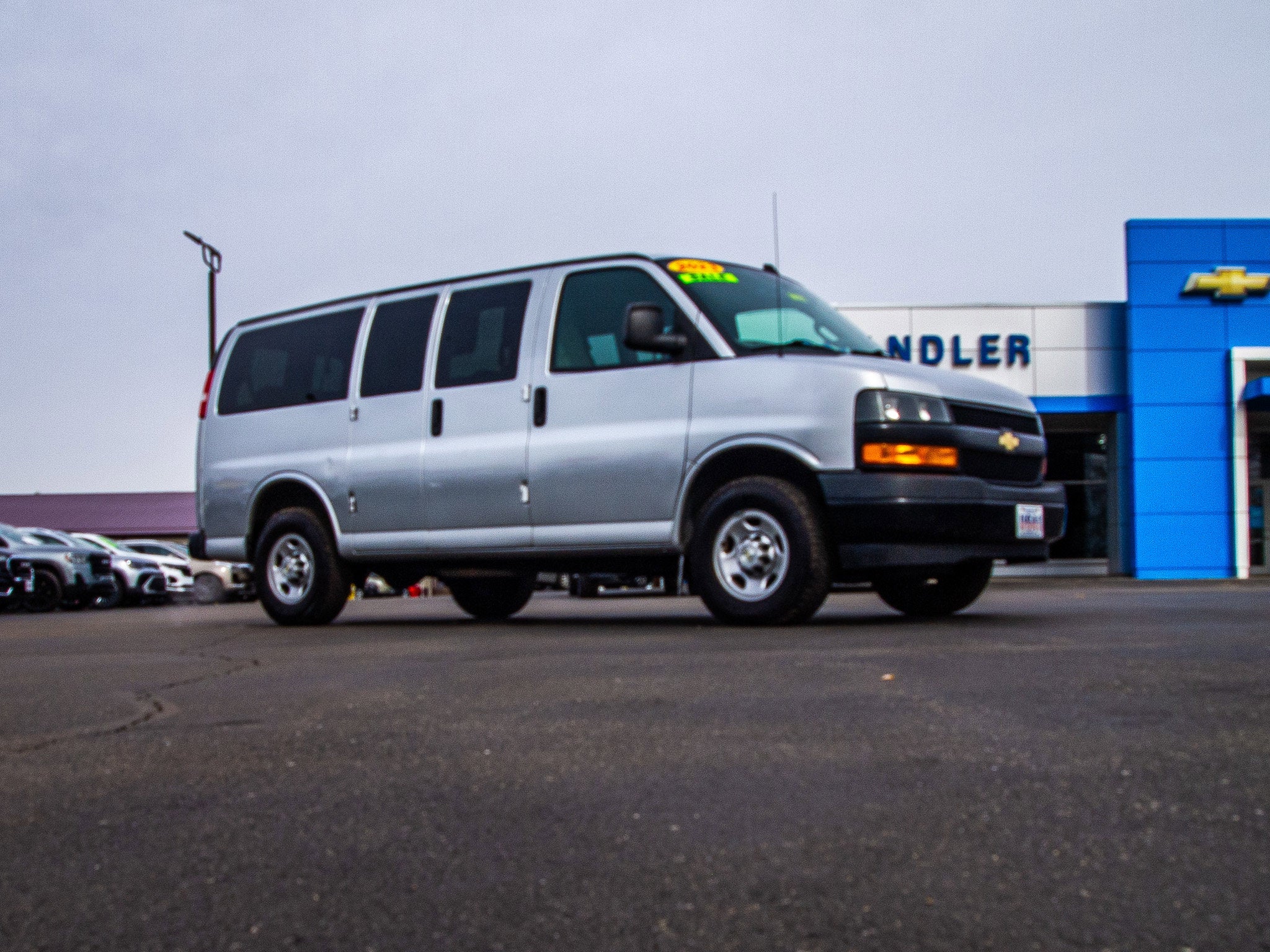 2023 Chevrolet Express Passenger 2500 1LS
