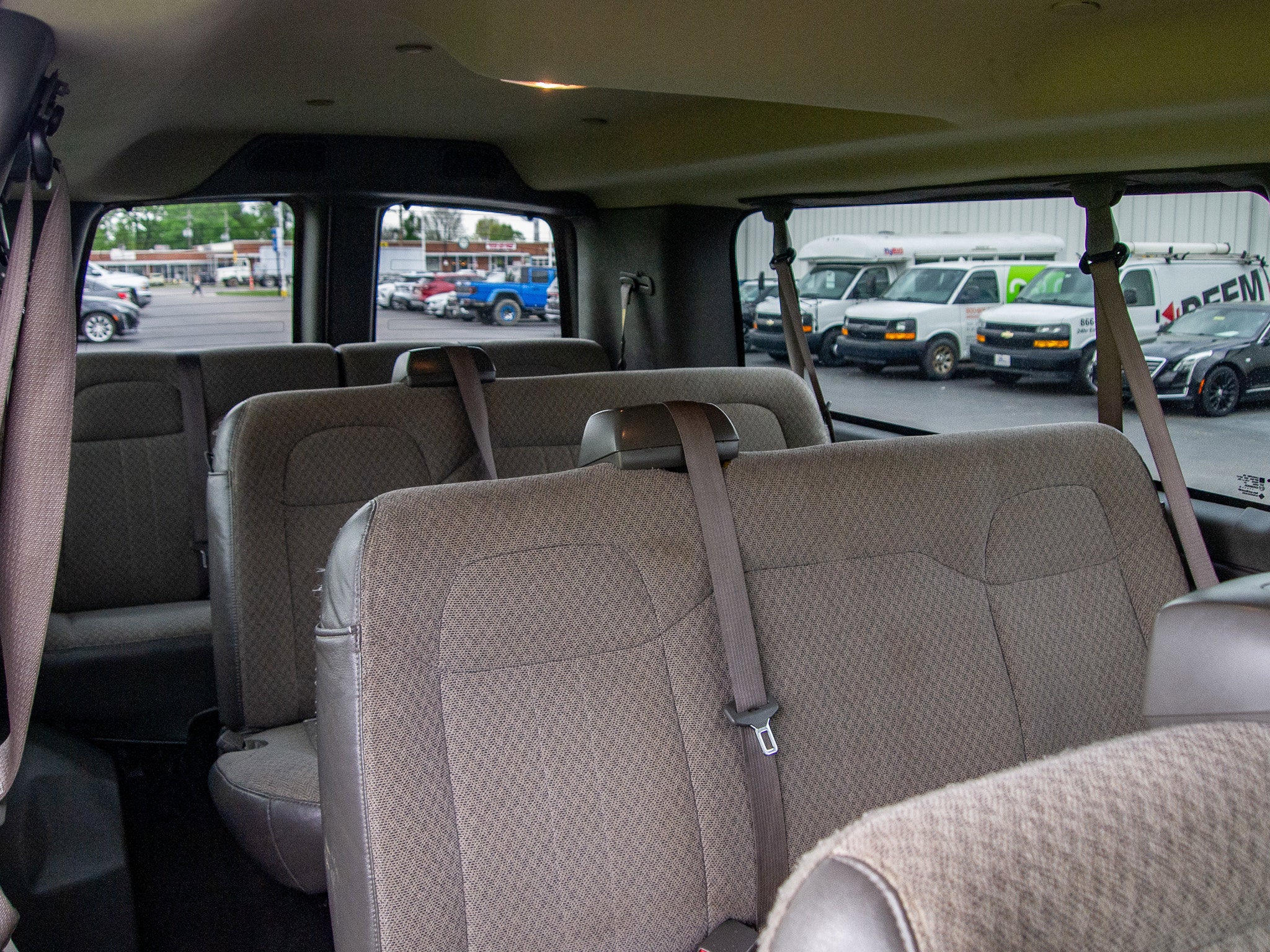 2020 Chevrolet Express Passenger 3500 1LT