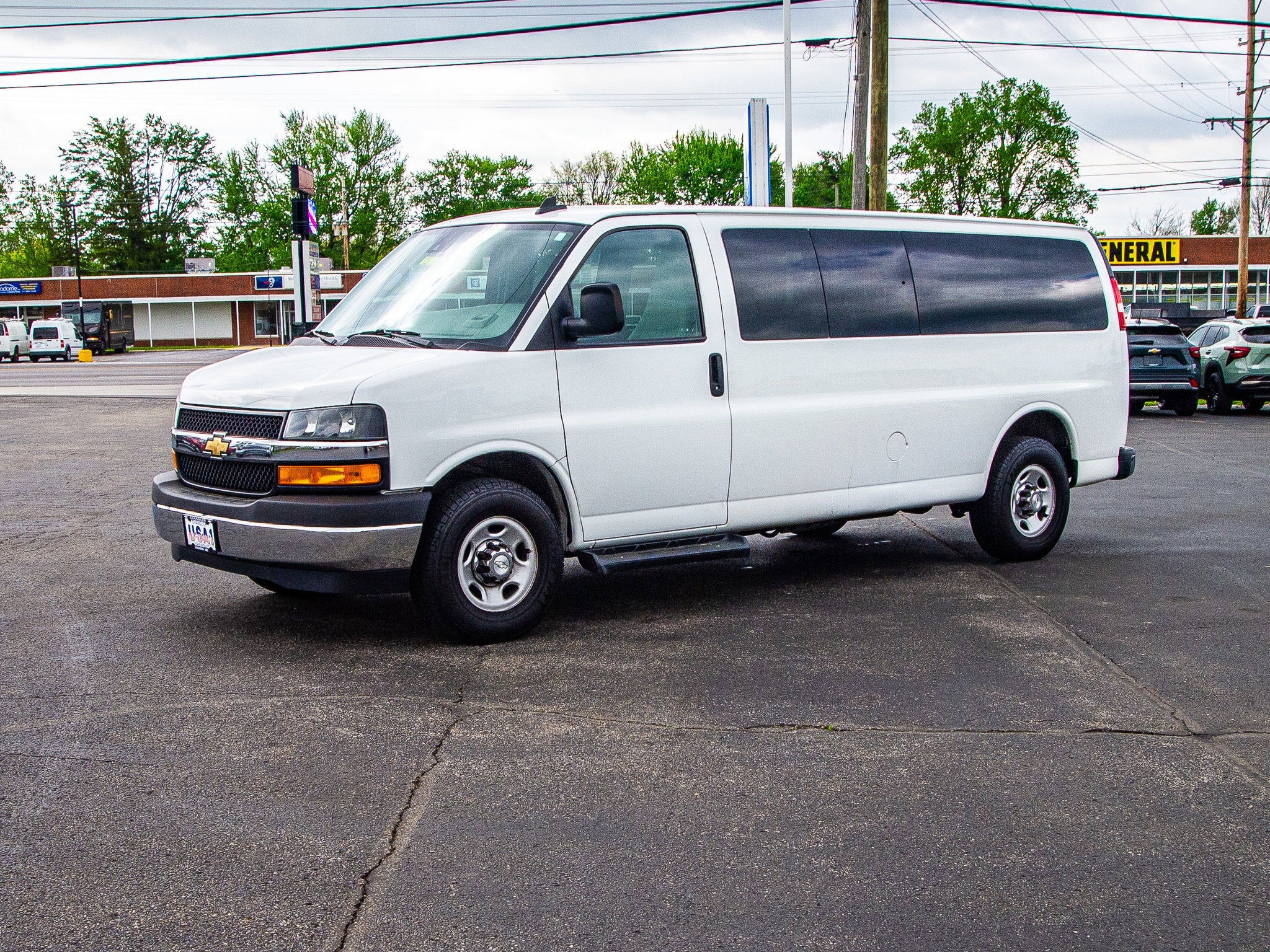 2020 Chevrolet Express Passenger 3500 1LT