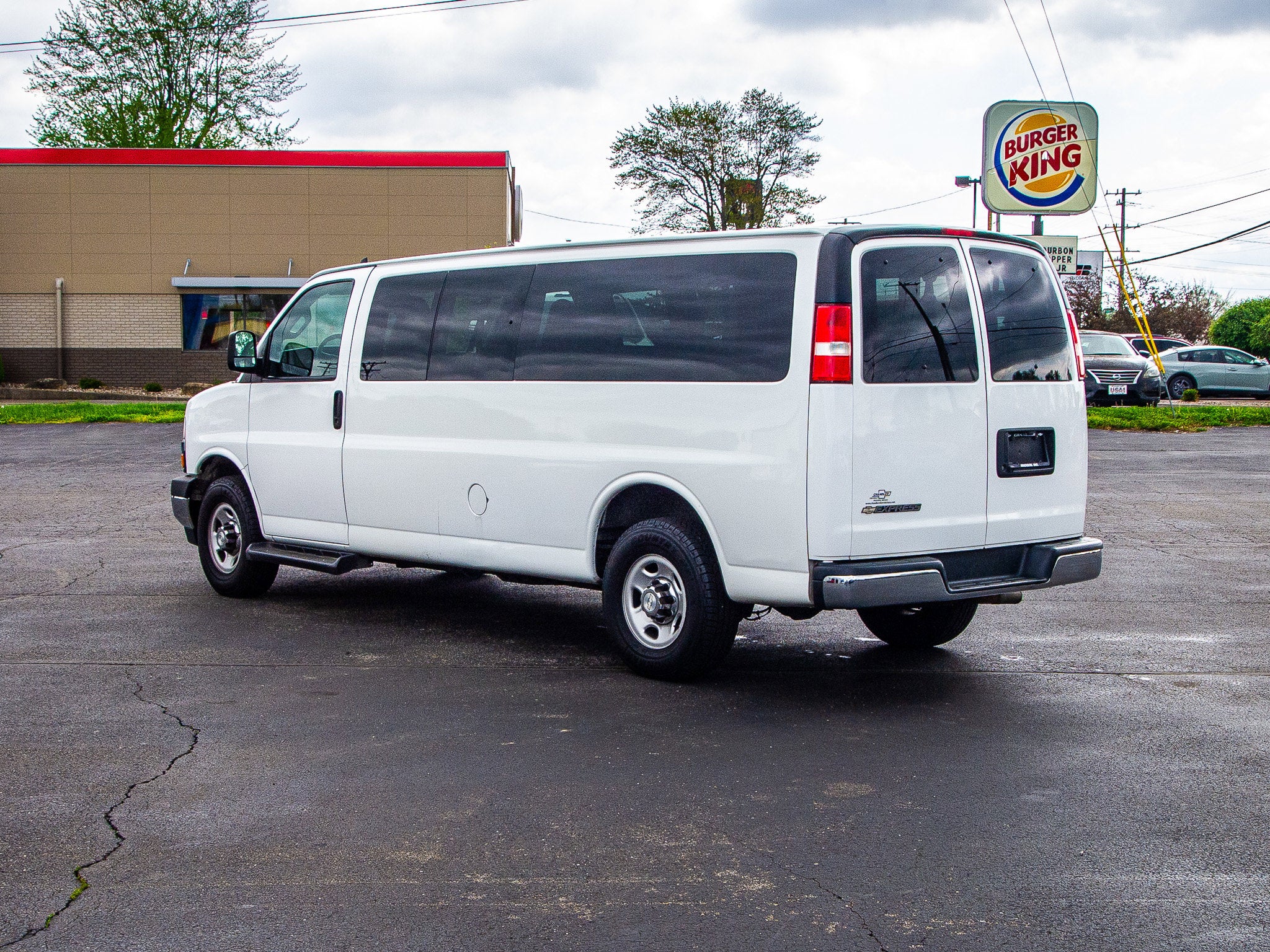 2020 Chevrolet Express Passenger 3500 1LT