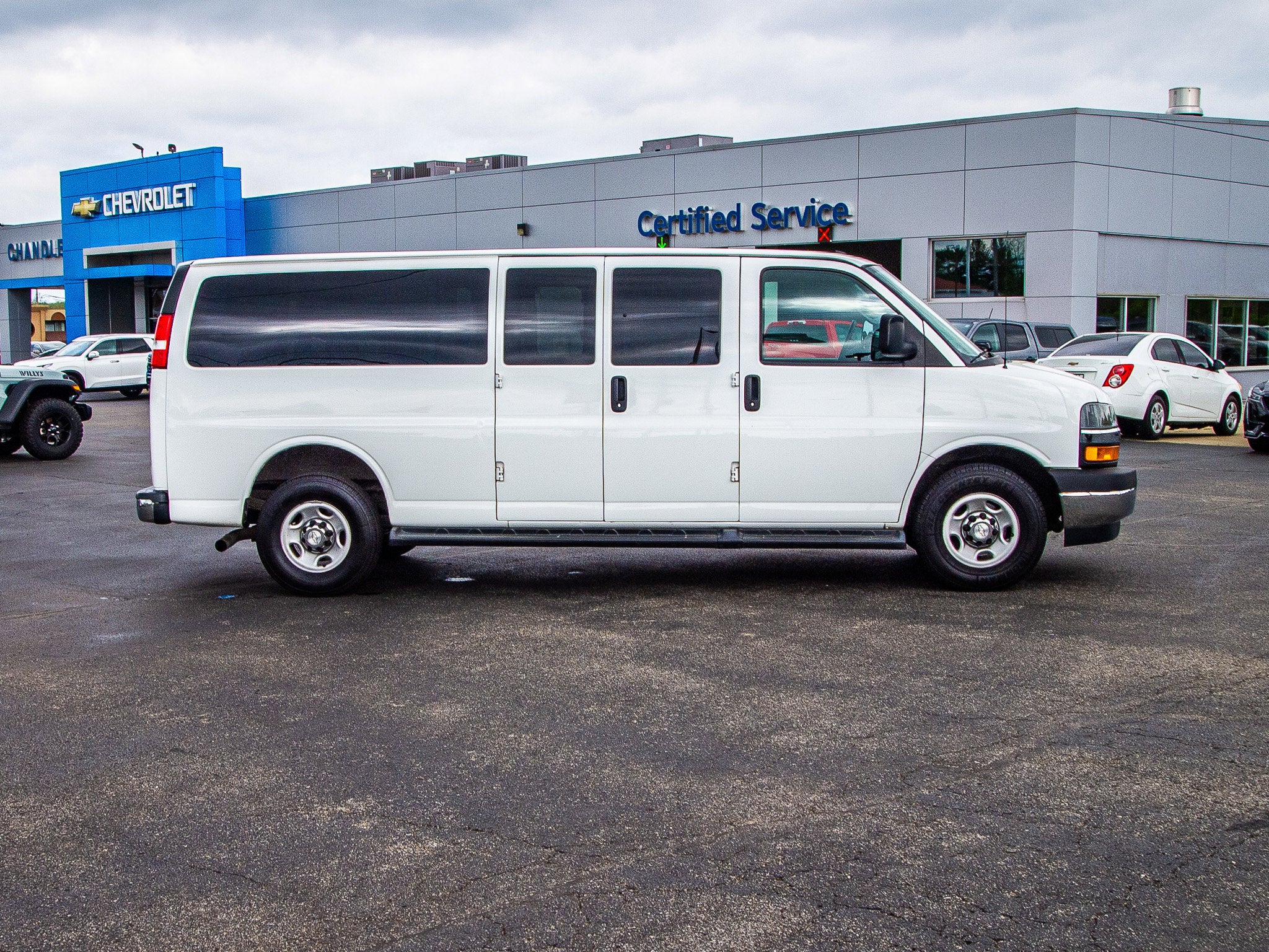 2020 Chevrolet Express Passenger 3500 1LT