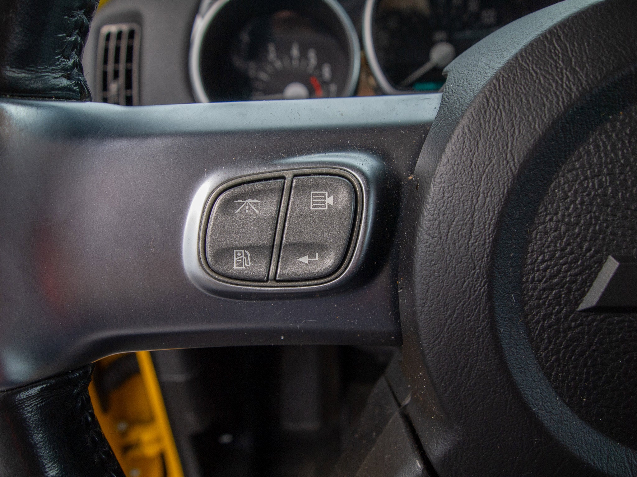 2004 Chevrolet SSR LS