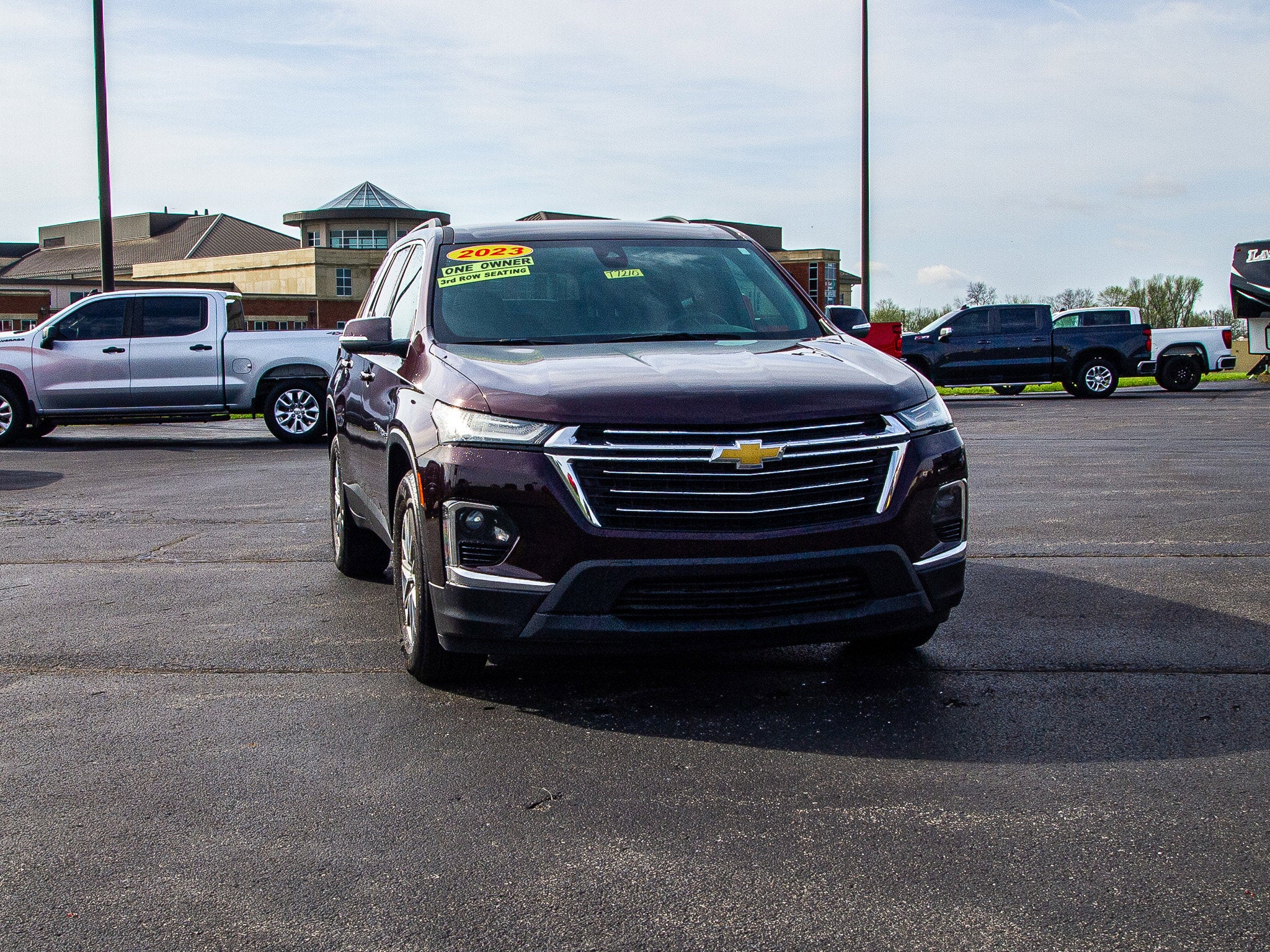 2023 Chevrolet Traverse LT Cloth