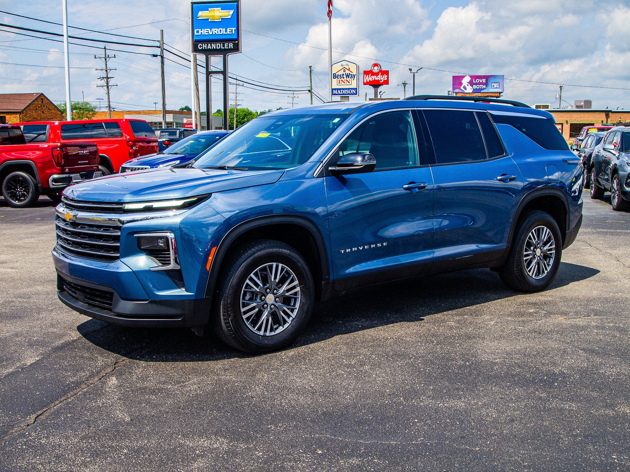 2025 Chevrolet Traverse LT