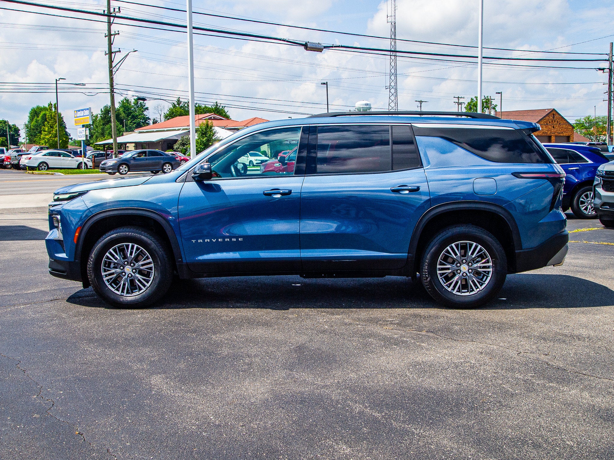 2025 Chevrolet Traverse LT