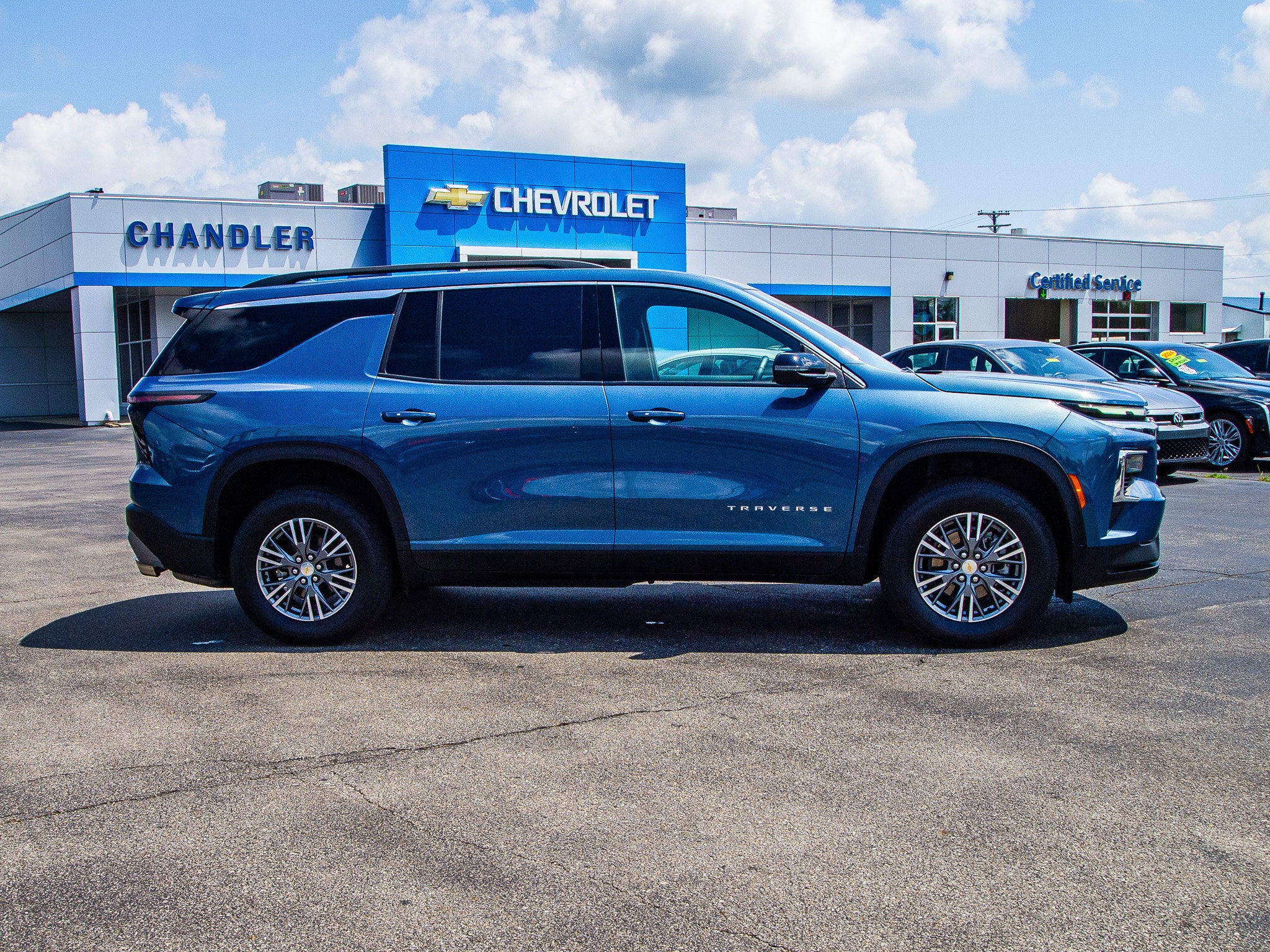 2025 Chevrolet Traverse LT