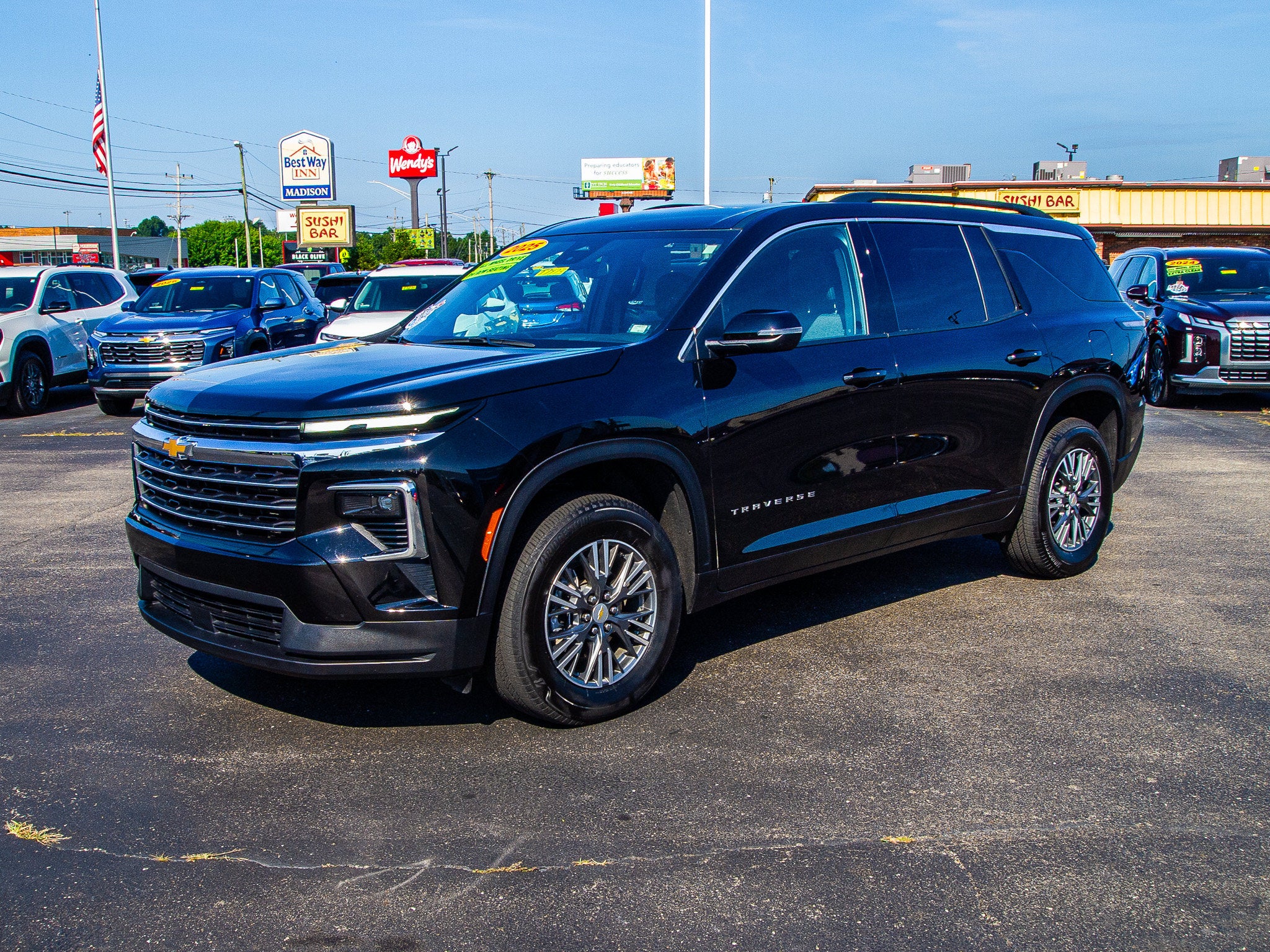 2025 Chevrolet Traverse LT