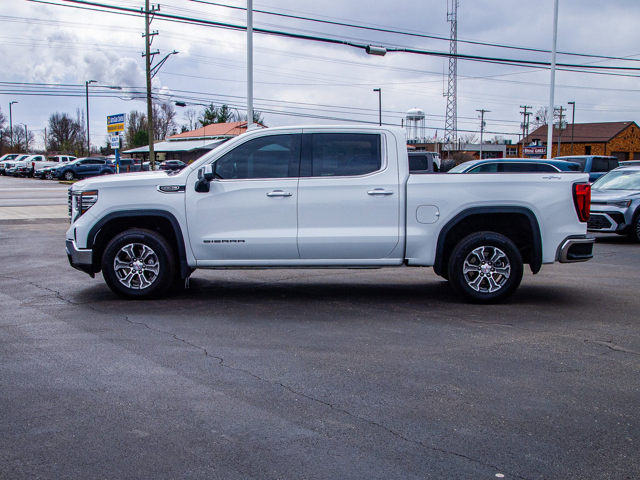 2025 GMC Sierra 1500 SLT