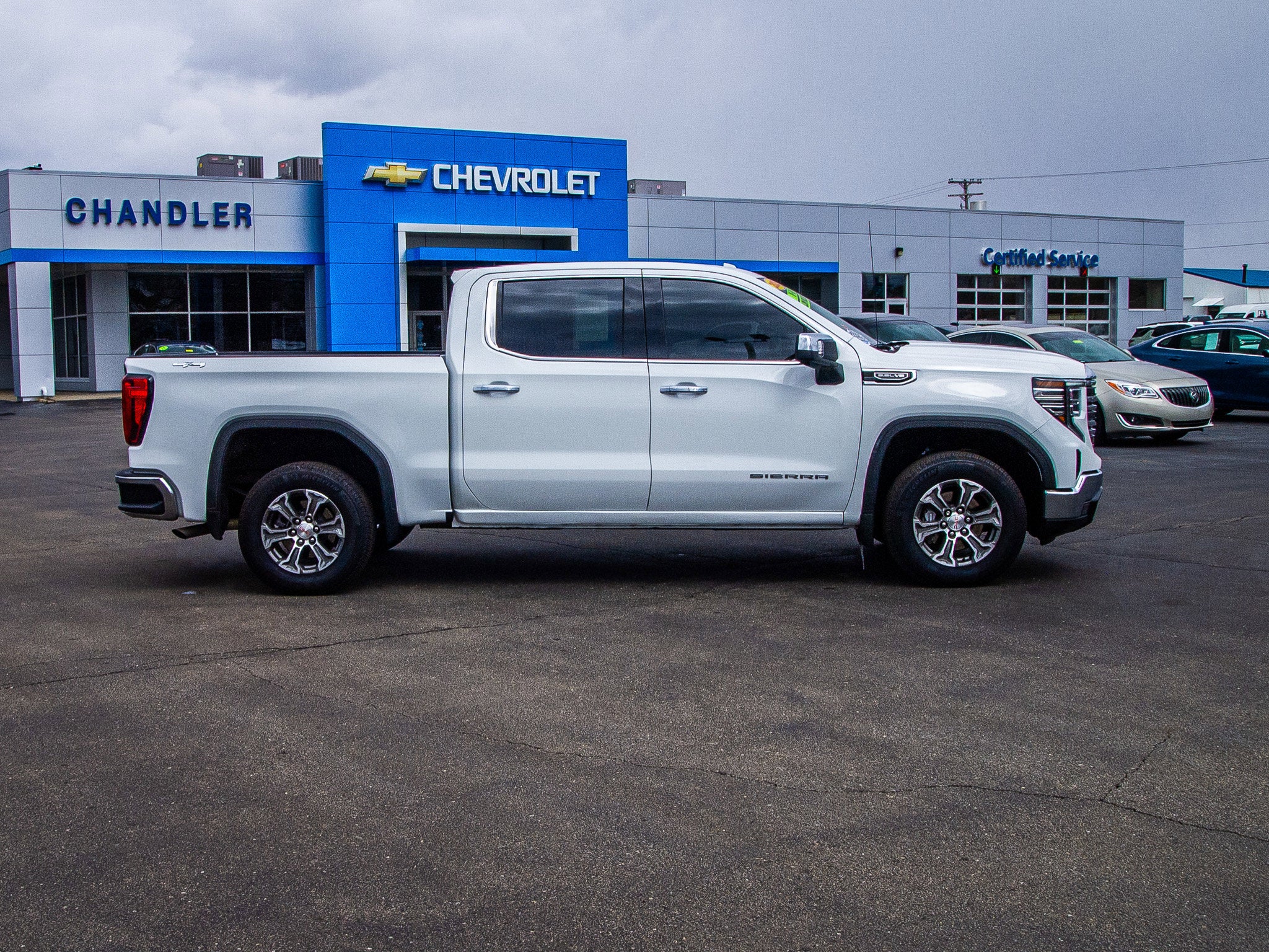 2025 GMC Sierra 1500 SLT