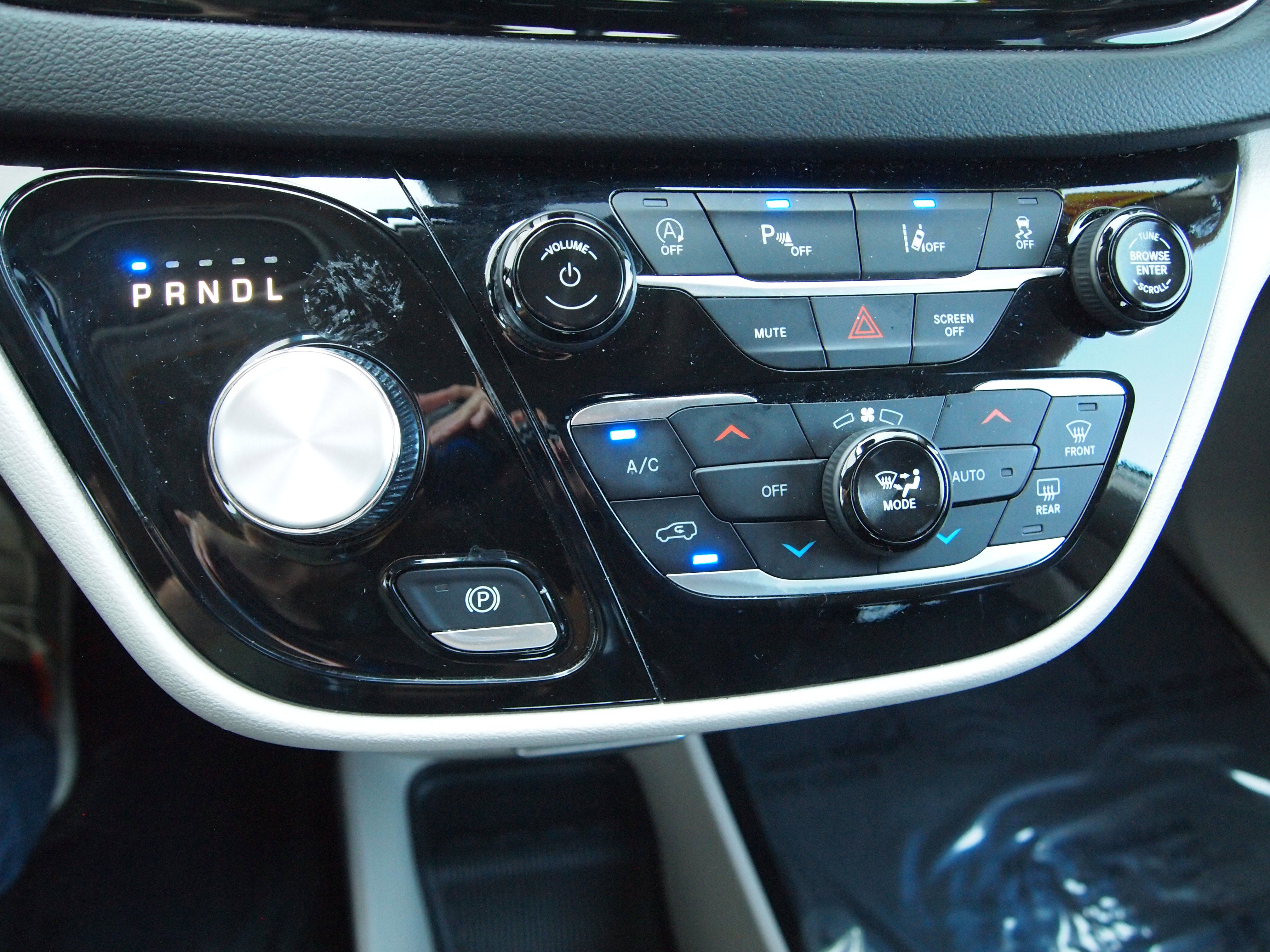 2024 Chrysler Pacifica Touring L