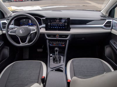 2025 Volkswagen Taos SE