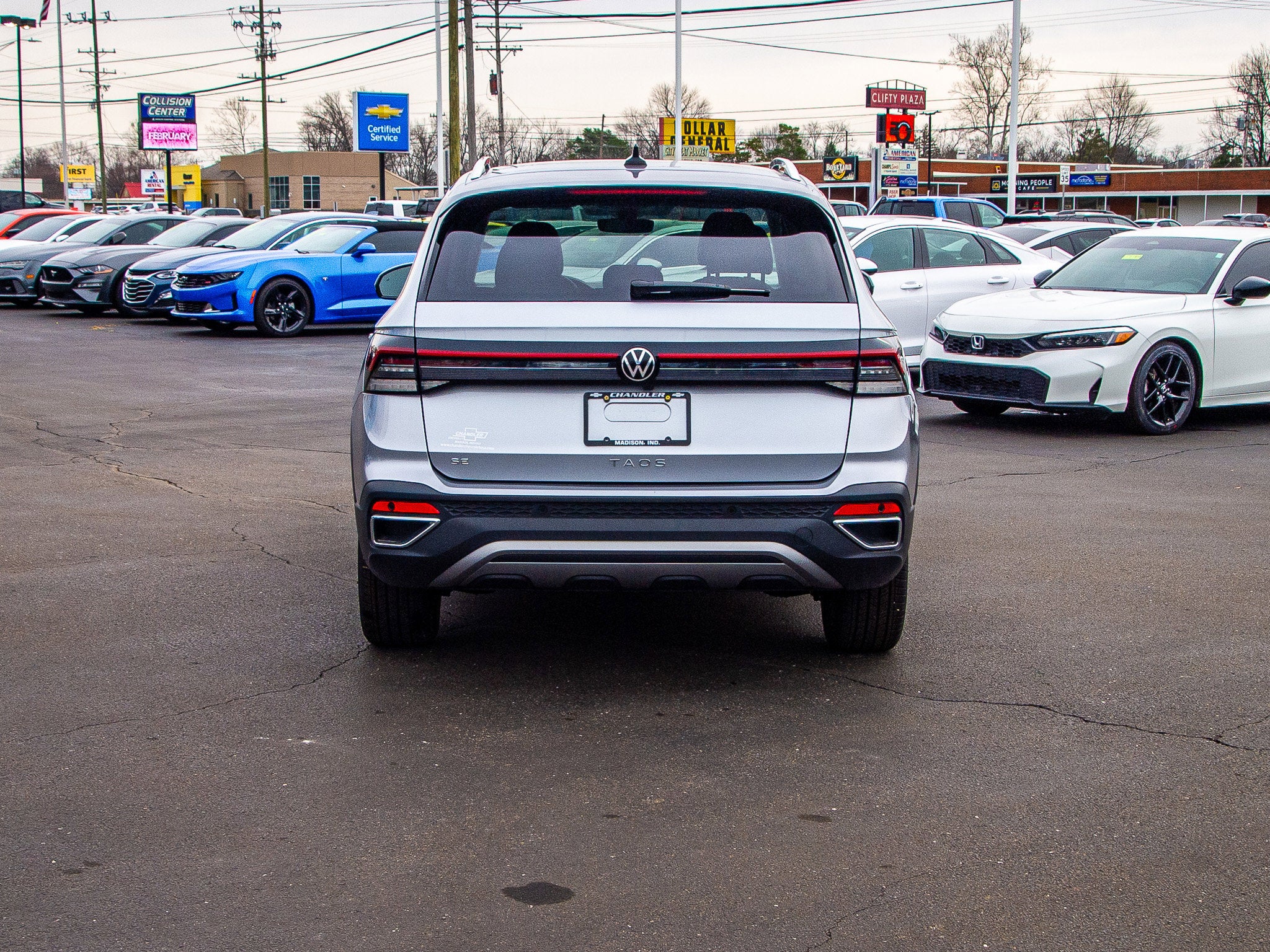 2025 Volkswagen Taos SE