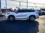 2025 Toyota Highlander Hybrid Platinum