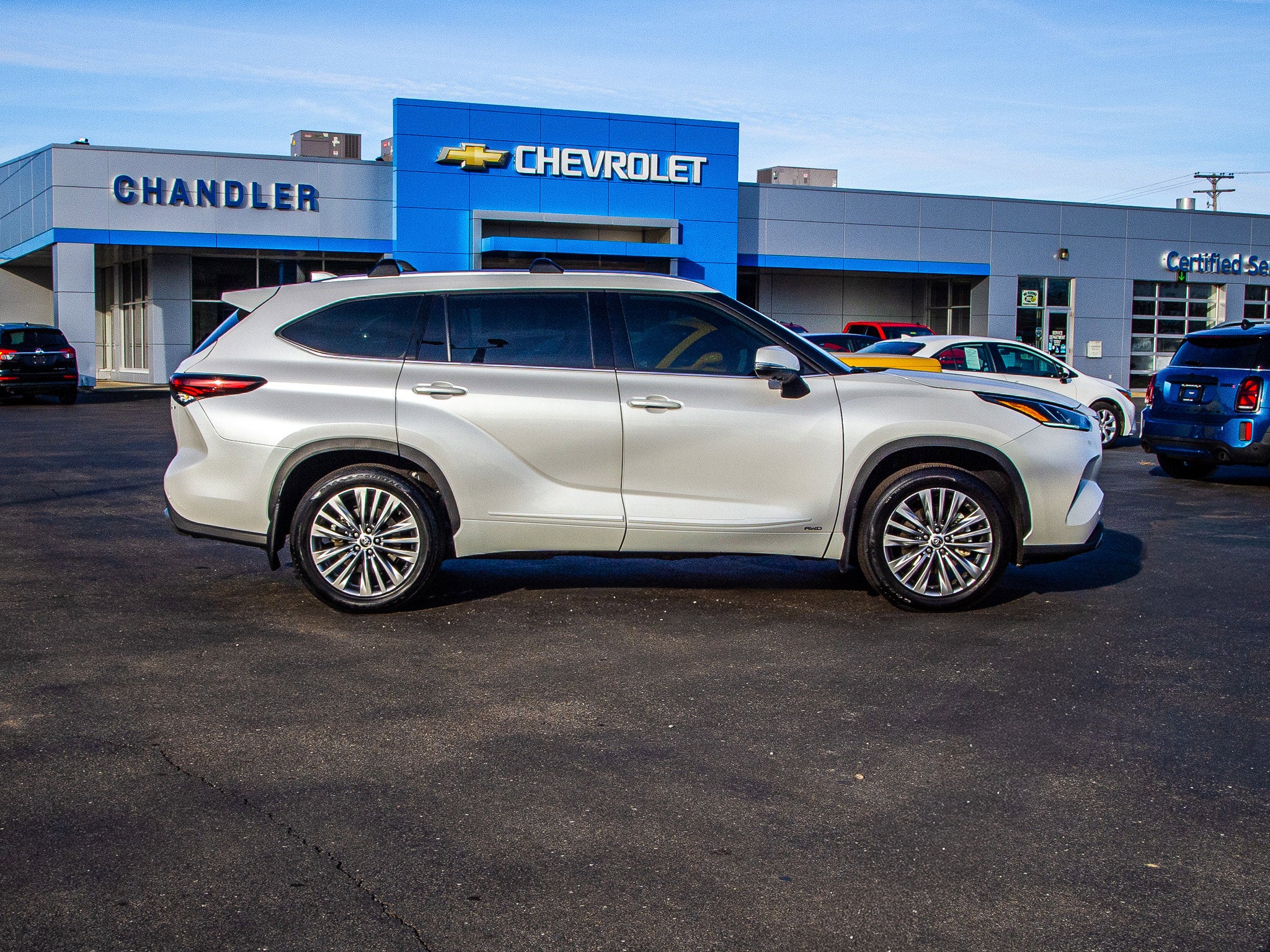 2025 Toyota Highlander Hybrid Platinum