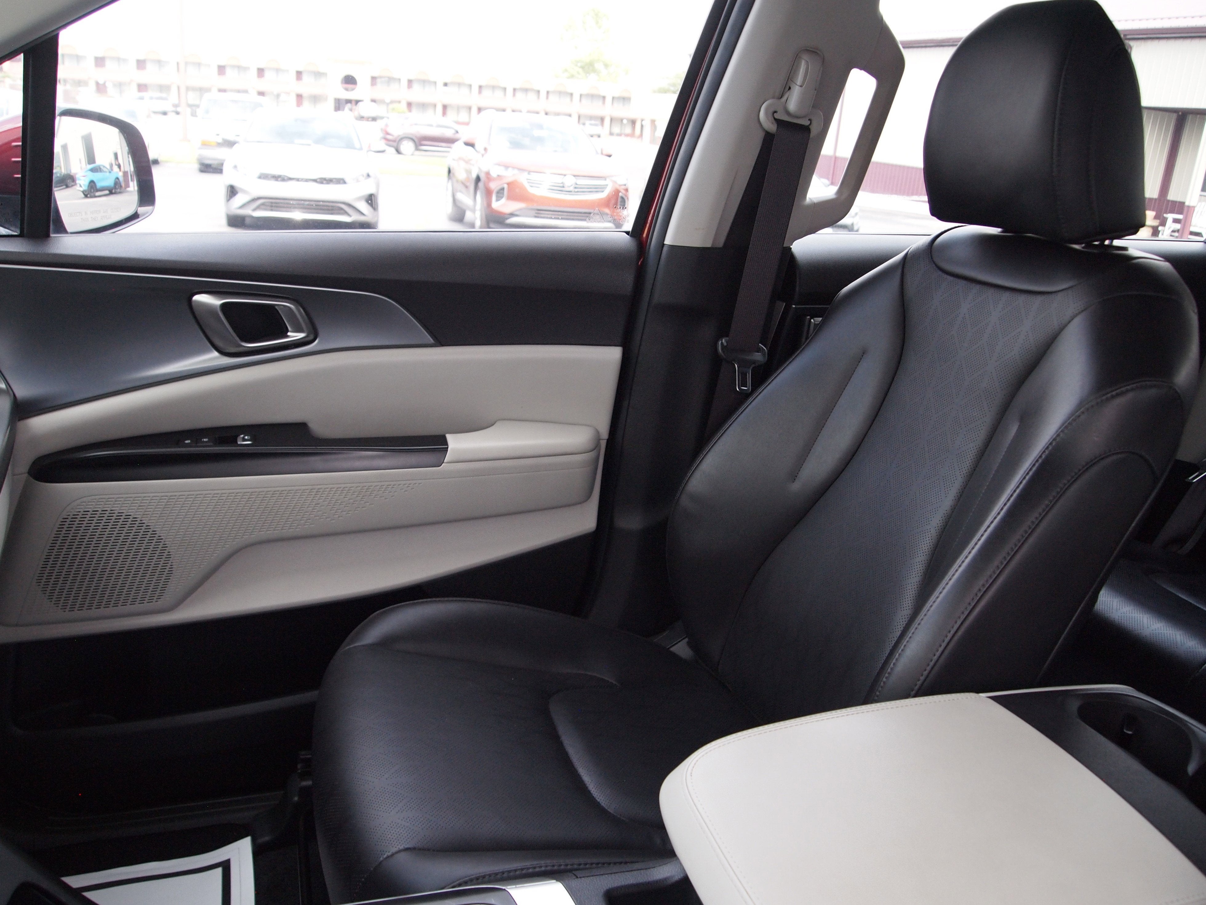 2023 Kia Carnival LX