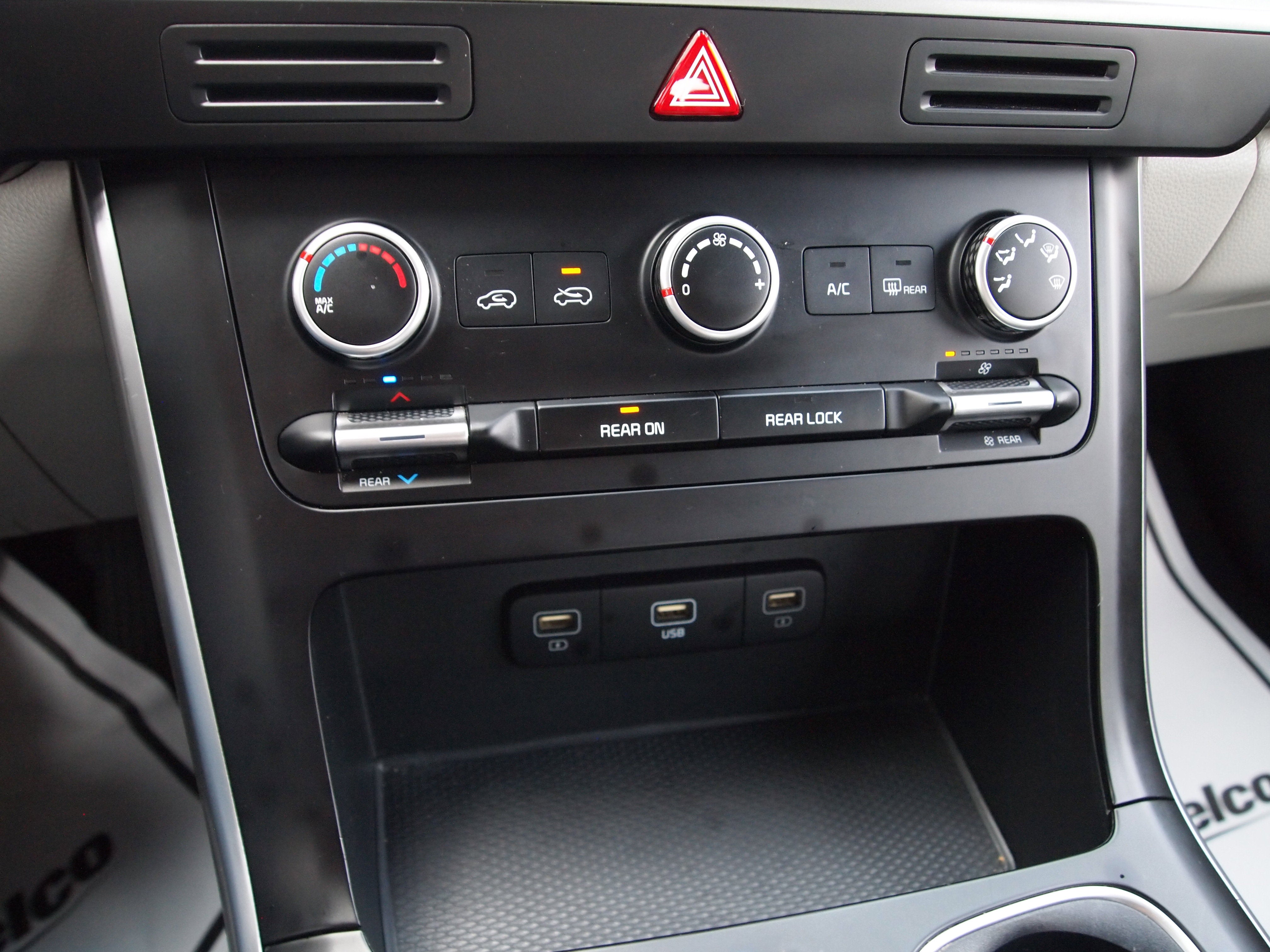 2023 Kia Carnival LX