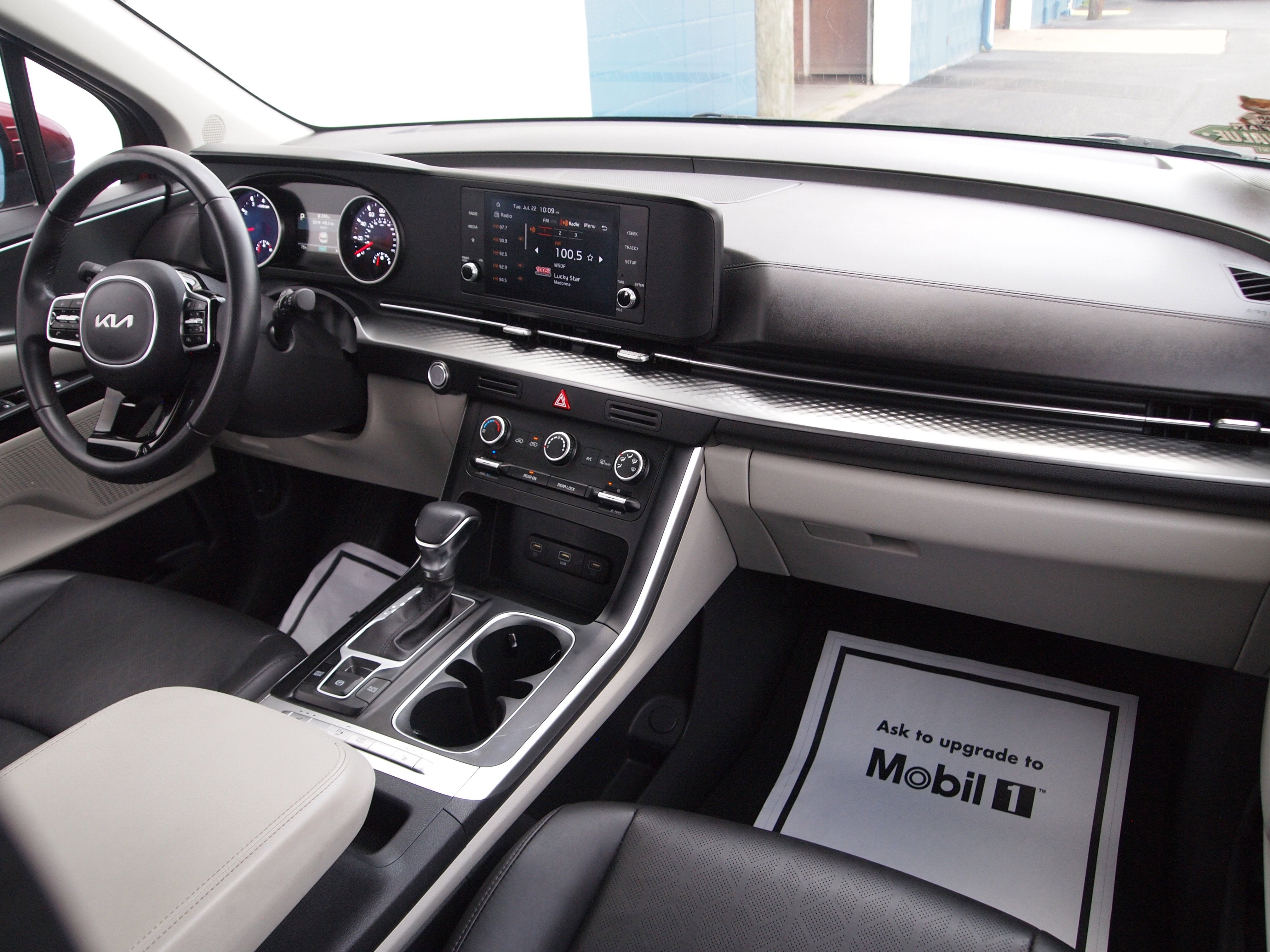 2023 Kia Carnival LX