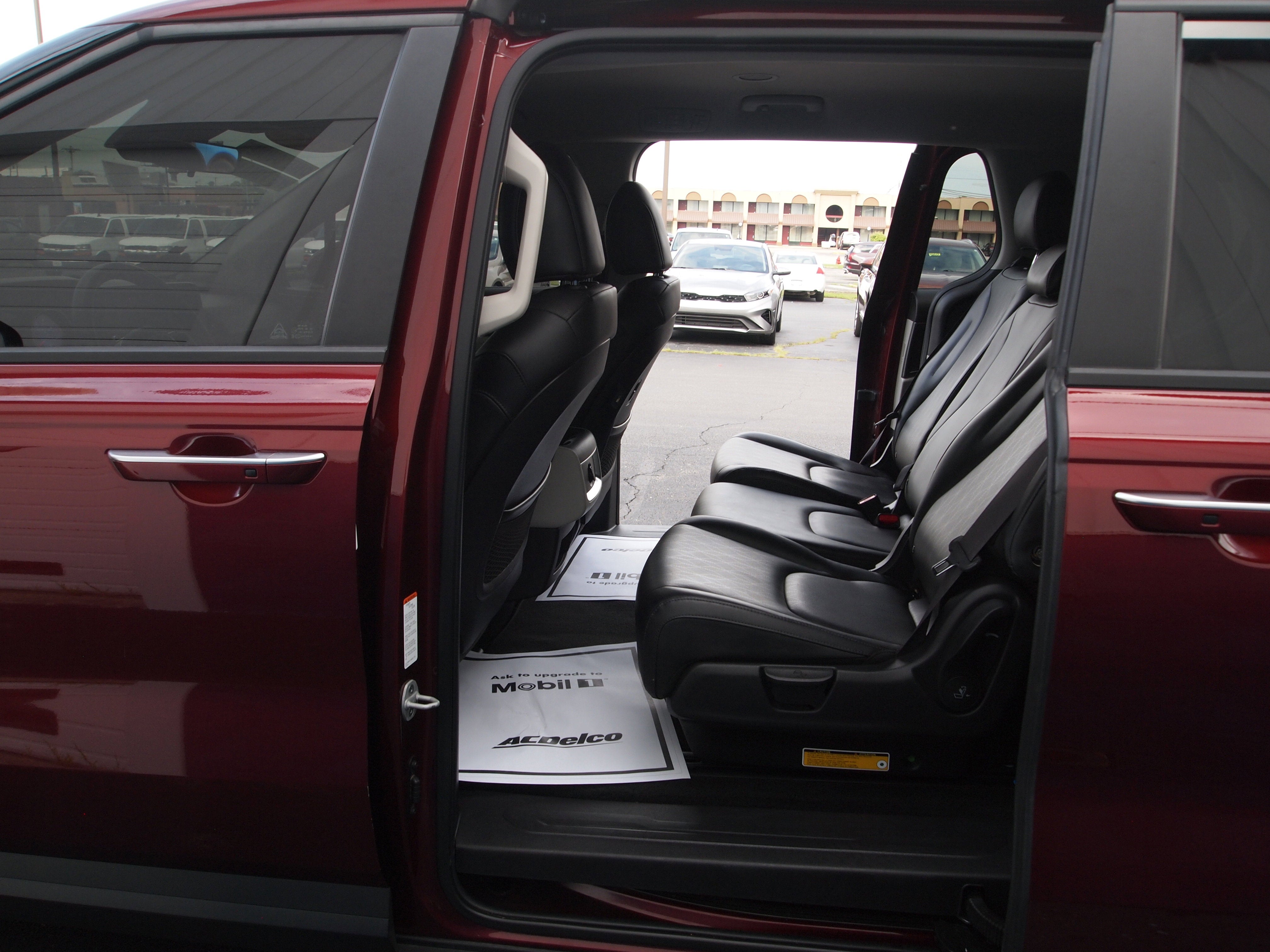 2023 Kia Carnival LX