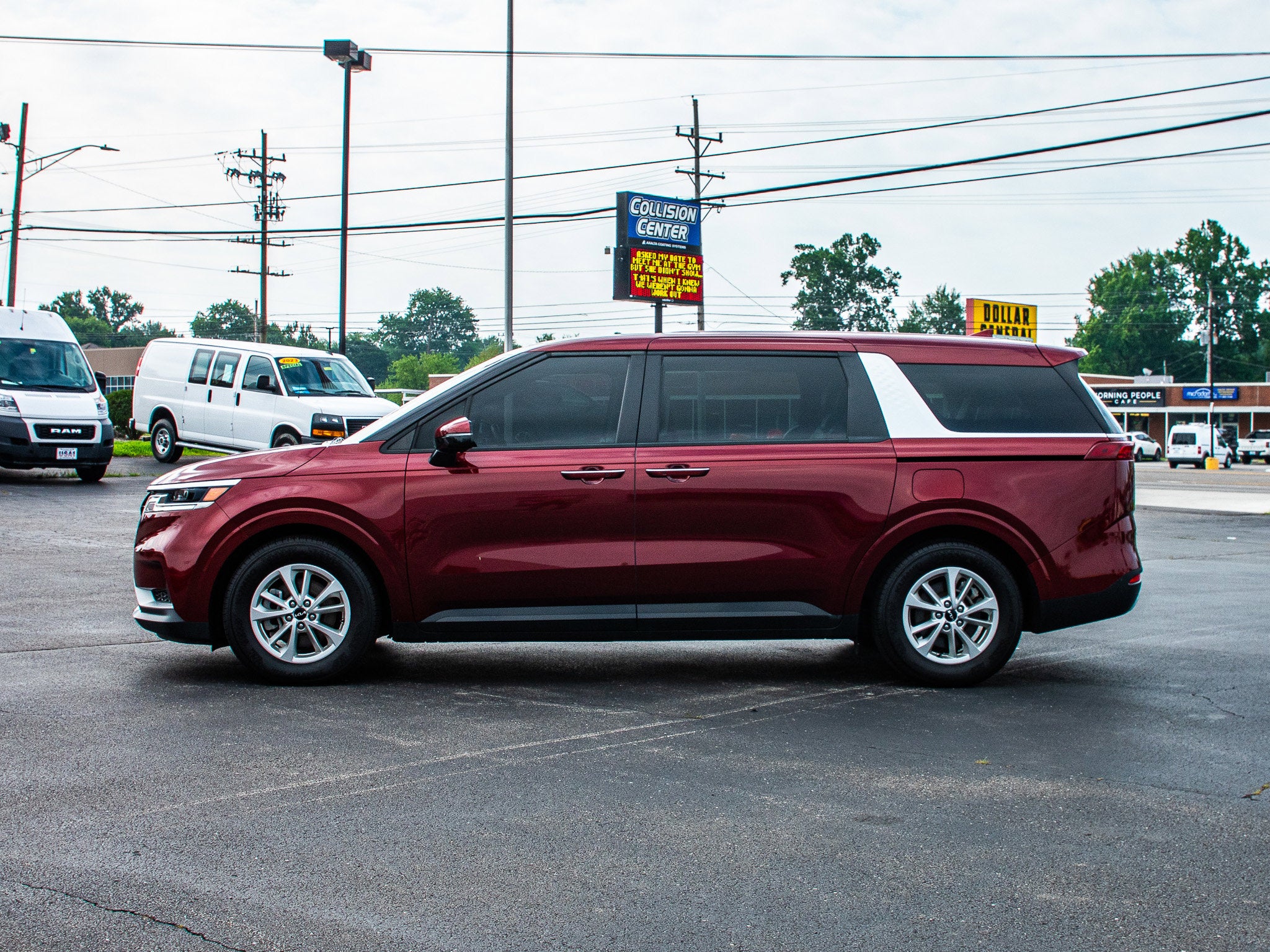 2023 Kia Carnival LX